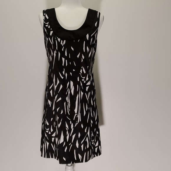 WHITE HOUSE BLACK MARKET DRESS SIZE 6 BLACK AND WHITE - Picture 1 of 8